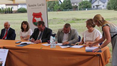 Podpisanie umowy na realizację zadania ,,Budowa nowego budynku przedszkola i żłobka w Kosowie Lackim”